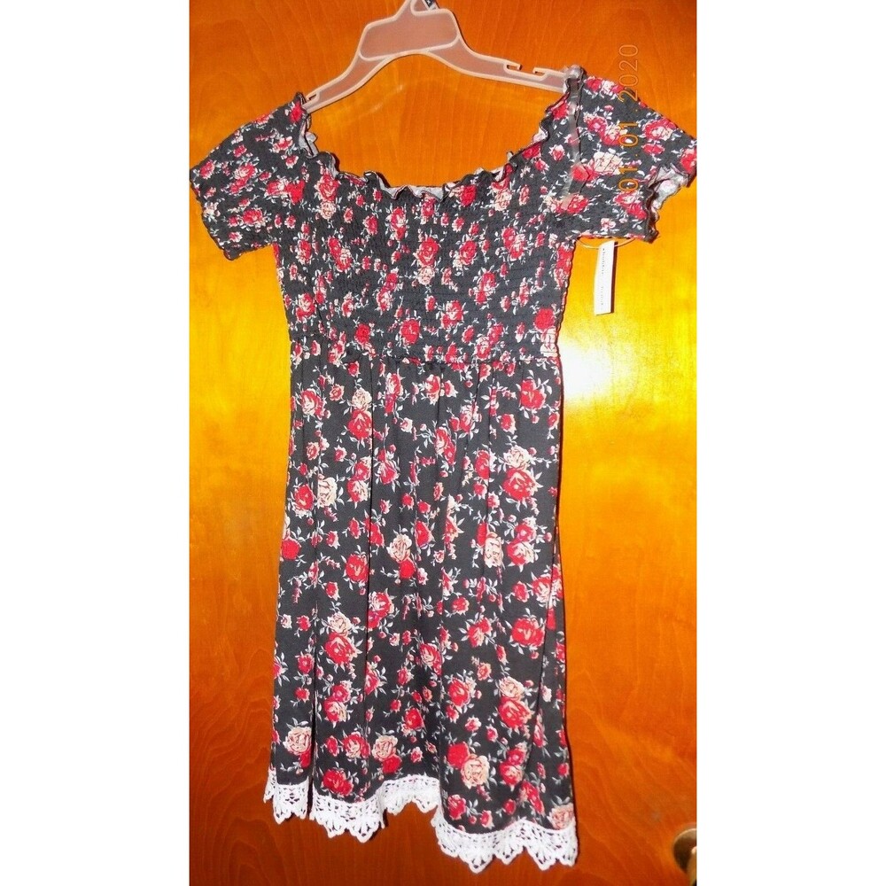 New with tag juniors women's Bobbie Brooks black floral dress medium